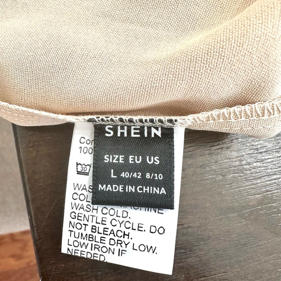 ☀️BNWOT Cold Shoulder Ruffle Trim Blouse! - Picture 5 of 5